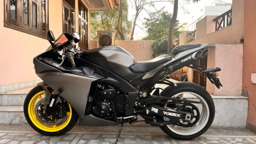 Yamaha r1 online 1200cc