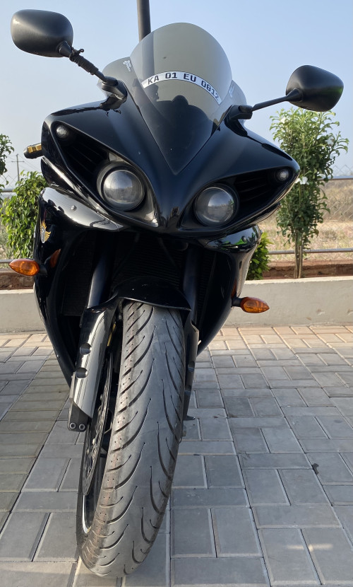 Yamaha r1 online 1200cc