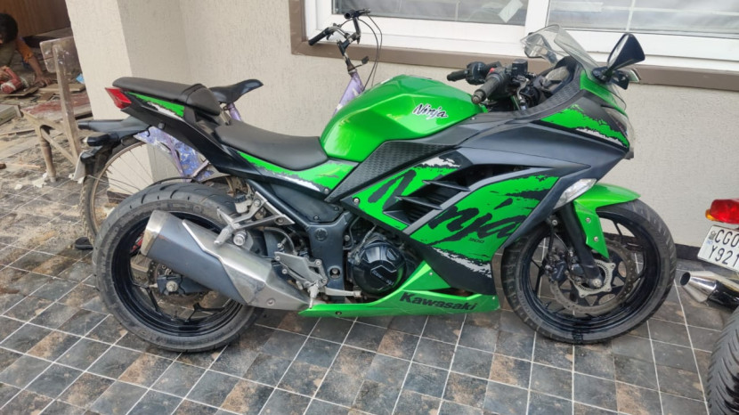 Kawasaki ninja 300 second hand outlet price