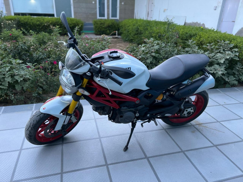 Ducati Monster 796